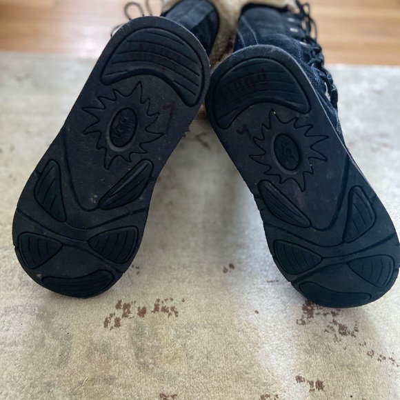 UGG boots- tall  Sherpa lined, upside lace up black size 7 - Picture 7 of 7